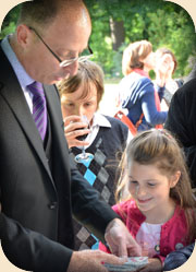 ARRIVÉE DES INVITES : Close Up (tours de cartes)